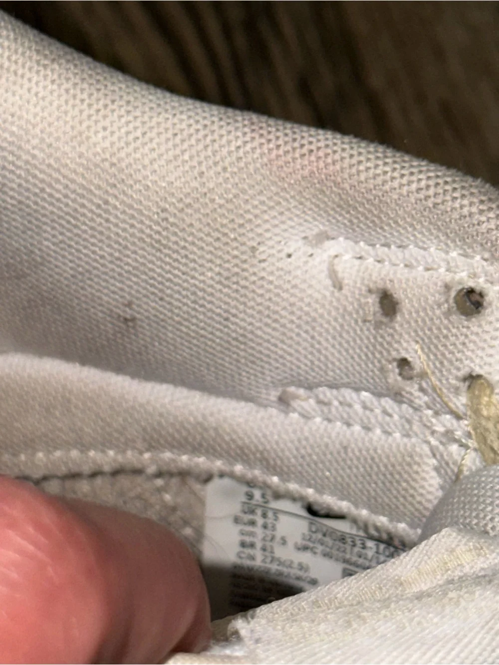 Nike Men's Low-Top Sneakers in Cream and White